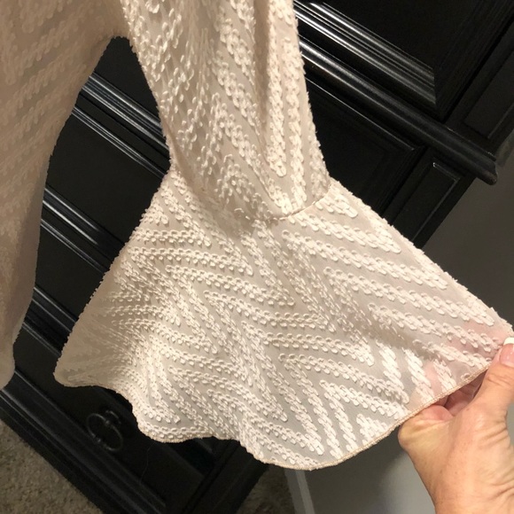 Semi Sheer on or off shoulder top. Size small - Picture 4 of 7
